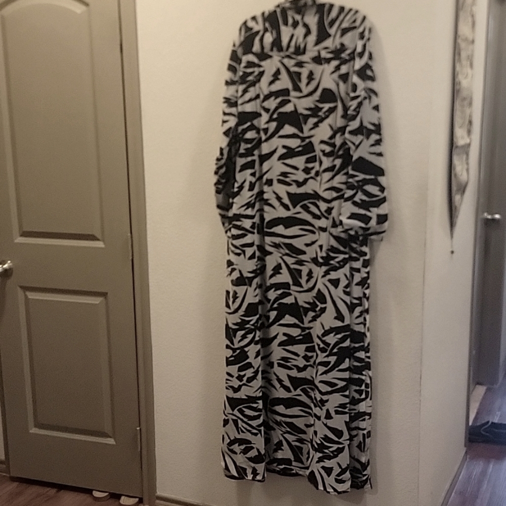 Gorgeous, tall, plus size, zebra print abaya/dress!